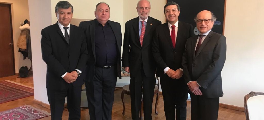 Embajador de Colombia en Rusia, Alfonso López Caballero, sostuvo encuentro con el Secretario General de la CAN