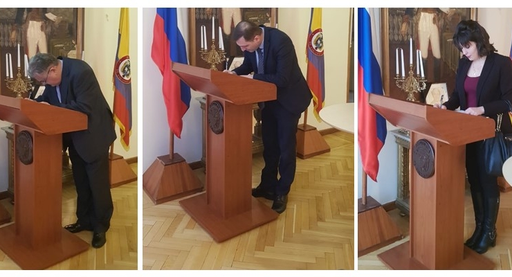 En la Embajada de Colombia en Rusia se abrió el libro de condolencias en honor al expresidente 