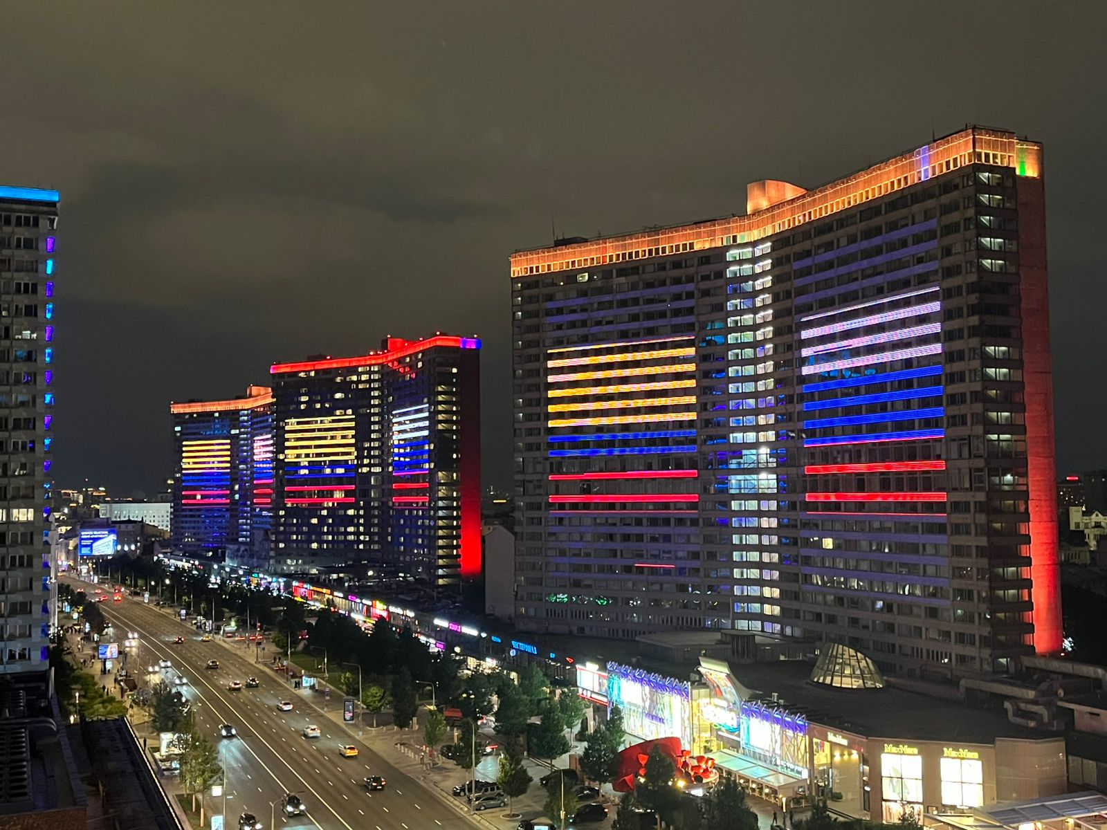 El 20 de Julio los edificios de la calle Novy Arbat de Moscú se iluminaron con los colores de Colombia y de Rusia