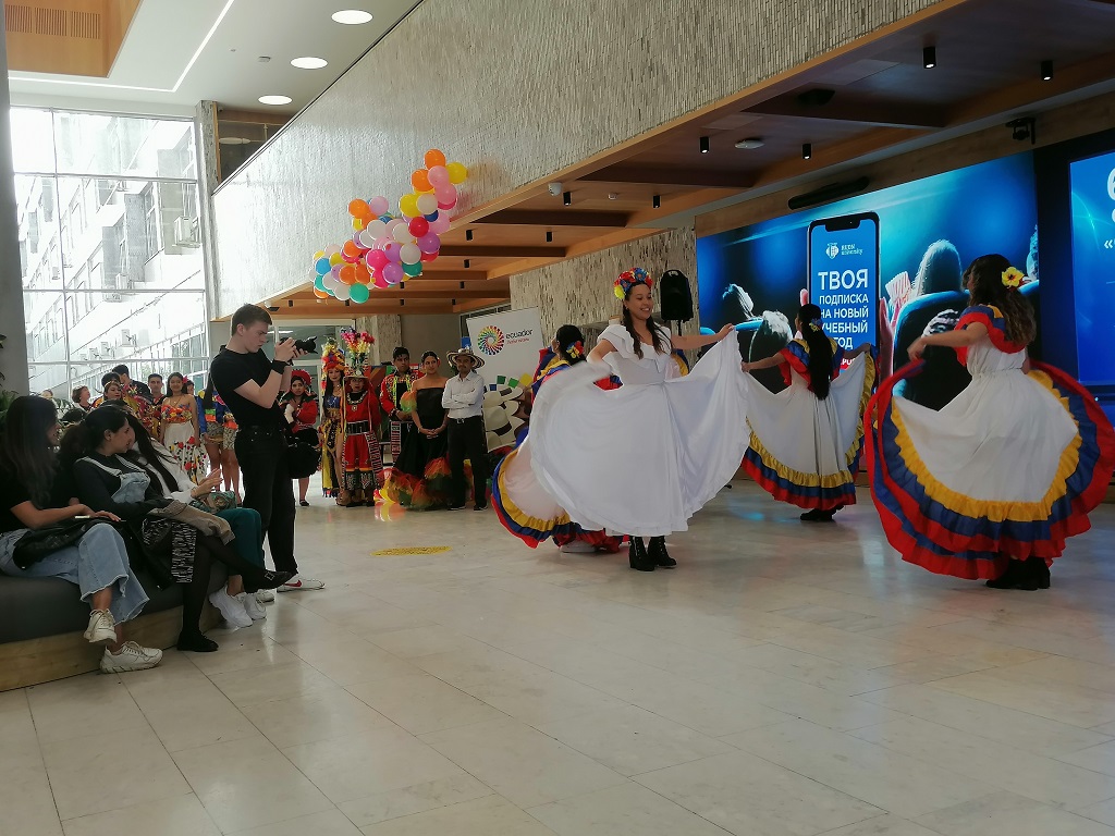 Embajador de Colombia en Rusia participó en la inauguración de la Semana Cultural Sudamericana en la Universidad de la Amistad de los Pueblos