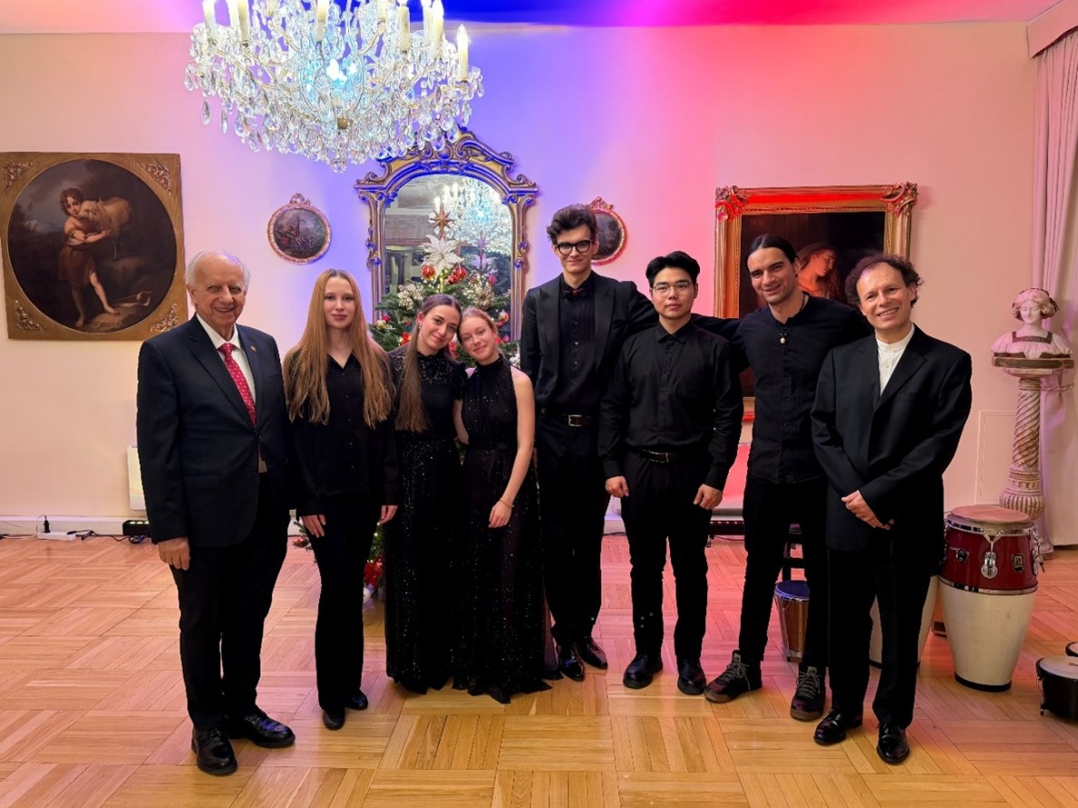 Embajada de Colombia en Rusia culmina la celebración de los 90 años de relaciones diplomáticas con el magistral concierto: “Iberoamérica en cuatro cuerdas”