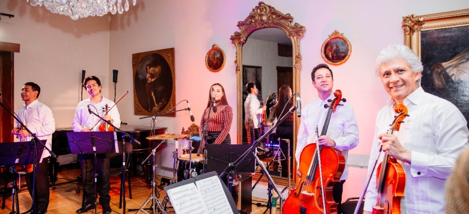 El cuarteto colombiano “M4nolov” se presentó en Moscú, con la Embajada de Colombia en Rusia