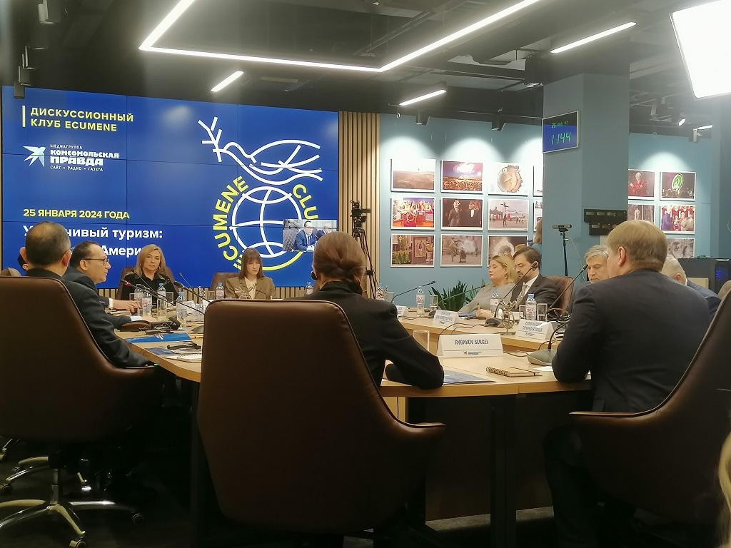 Embajador de Colombia en Rusia participa en mesa redonda del Club ECUMENE sobre turismo sostenible en América Latina